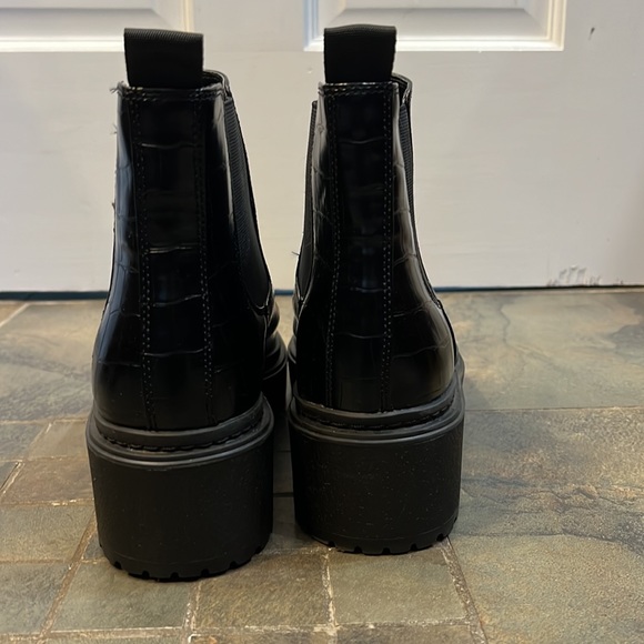 BP Cait Black Crocodile Embossed Platform Chelsea Boots Size 10 - Picture 6 of 13